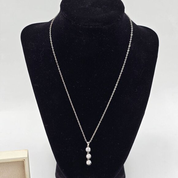 Ashlyn Avenue Jewelry - Ashlyn Avenue Symphony Emerson Crown Cascade Pendant Necklace Gift Box & Pouch
